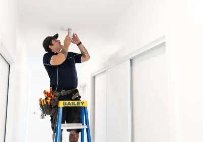 Smoke-Alarm-Installation-Servicing-in-Brisbane-2048x1365